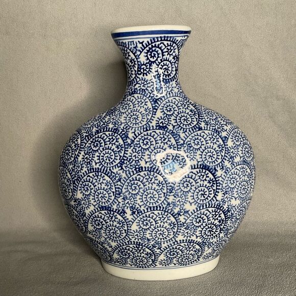 Vintage Chinoiserie Bud Flower Vase - Cobalt Blue & White, Ivy Pattern 12" - Picture 9 of 11